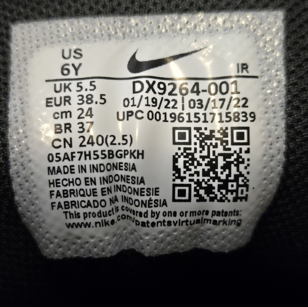 Nike Air Max Plus TN Size 6Y (GS) Fits 7.5W Black Active Pink White DX9264-001 - Picture 6 of 6